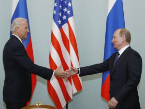 روسیه در انتظار پایان رویارویی انتخاباتی آمریکا
