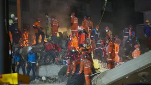 شمار قربانیان زلزله ازمیر ترکیه به ۳۹ تن افزایش یافت