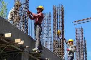 کارگران ساختمانی در تنگنای بیکاری و کرونا