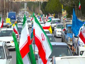 خودروهای منقش به تصاویر شهیدان در مراسم ۲۲ بهمن 