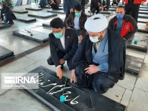 مزار شهدای کرمانشاه به مناسبت روز شهید گلباران و عطرافشانی شد