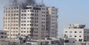 رژیم صهیونیستی یک برج دیگر را در نوار غزه هدف حمله قرار داد+فیلم
