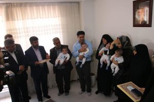 اعطای خانه به چهارقلوهای آذرشهری/جوانان ضرورت افزایش جمعیت را درک کنند